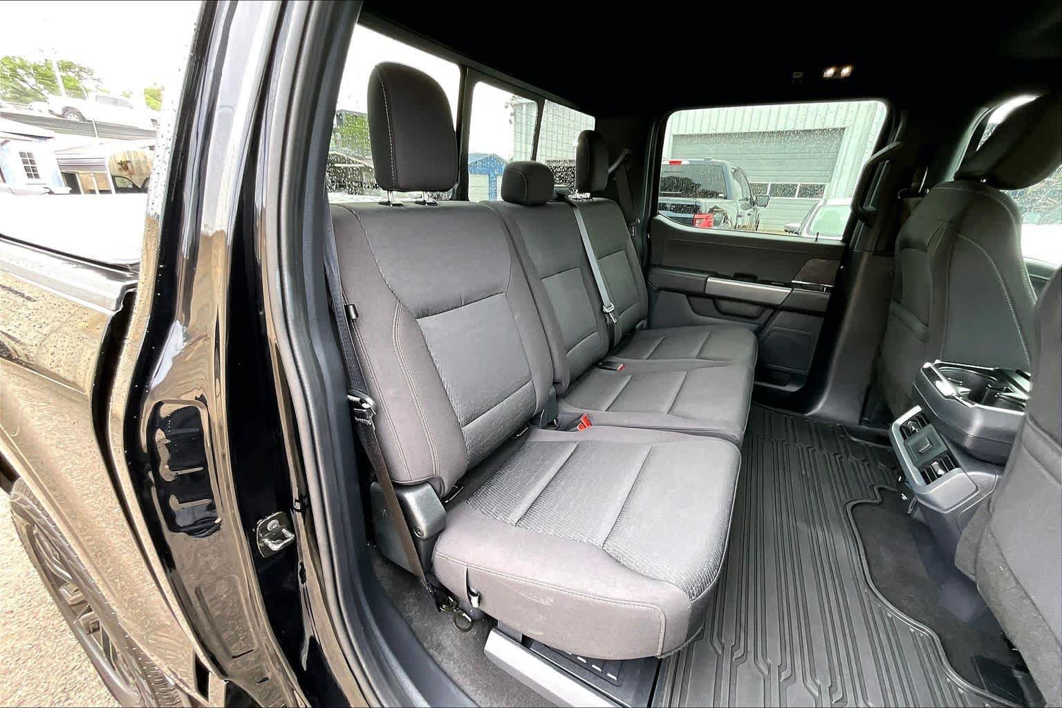 Used 2025 Agate Black Metallic Ford XLT image 20