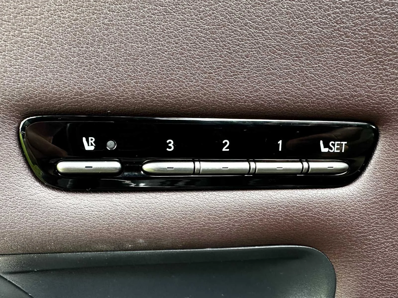 Used 2019  Lexus LS 500 image 17