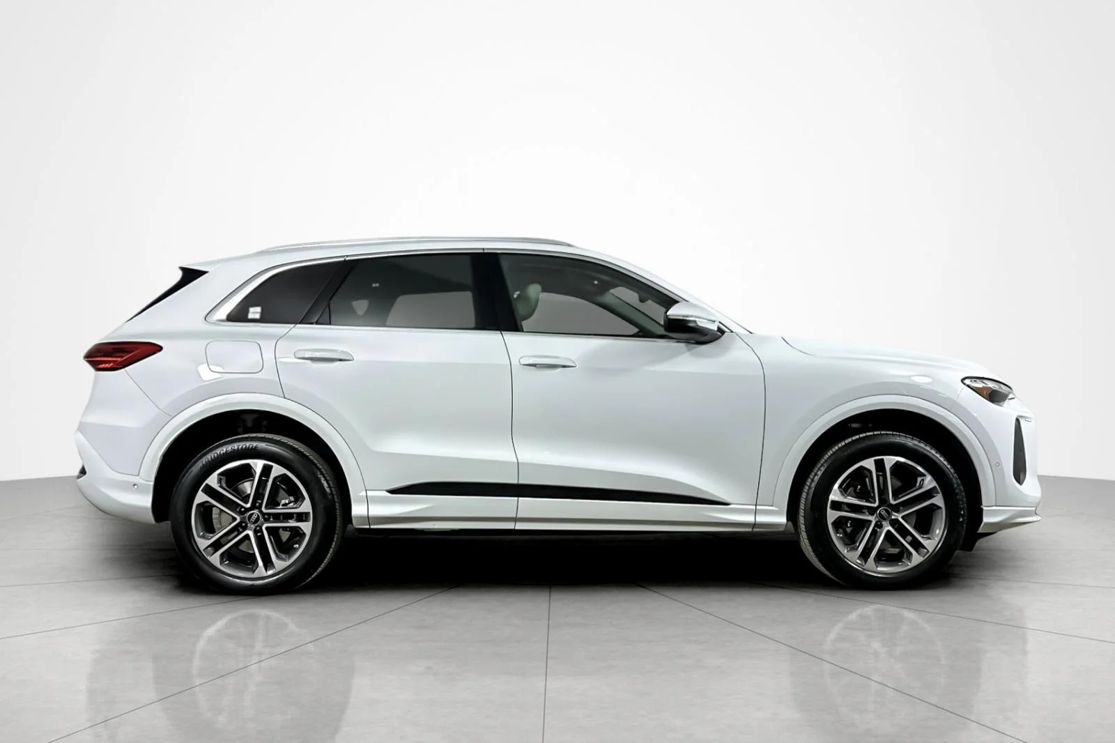 Used 2025 Glacier White Metallic Audi Premium 2.0 TFSI quattro image 6