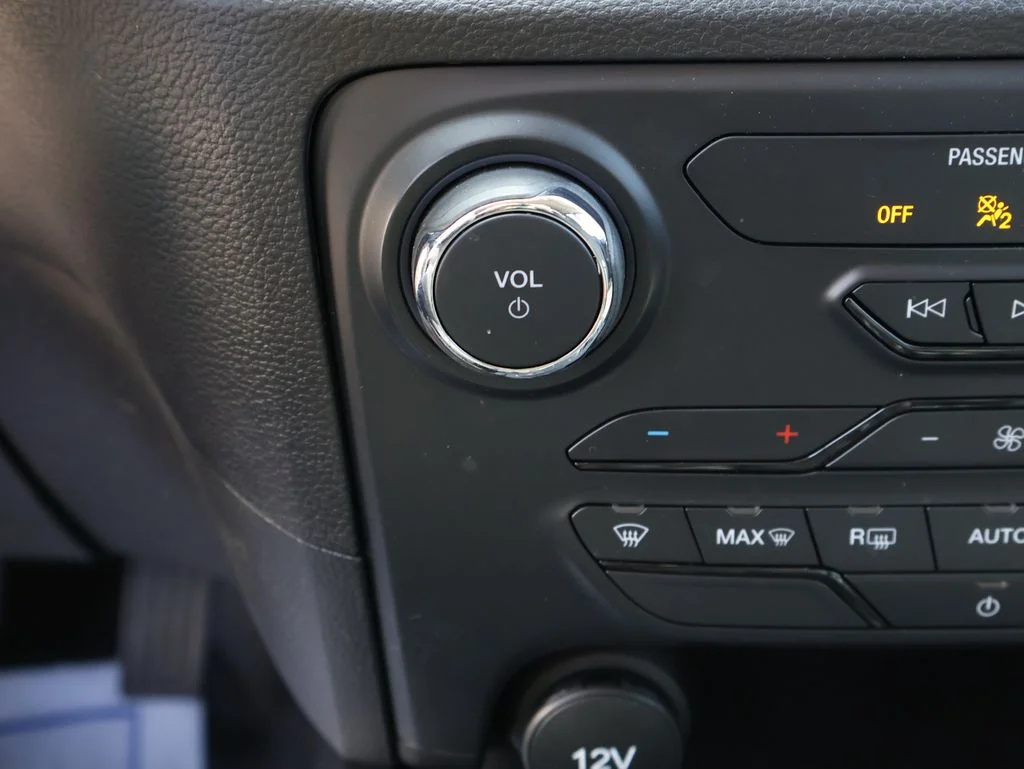 Used 2023 Silver Ford XLT image 28
