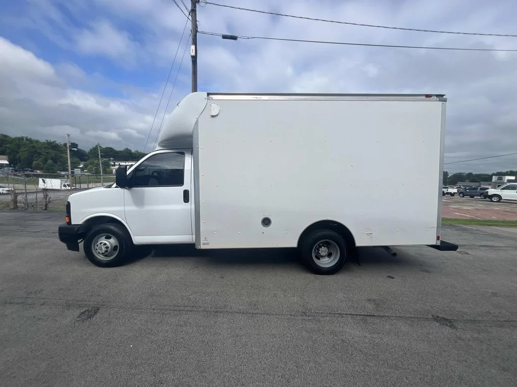 Used 2017 SUMMIT WHITE Chevrolet Work Van image 5