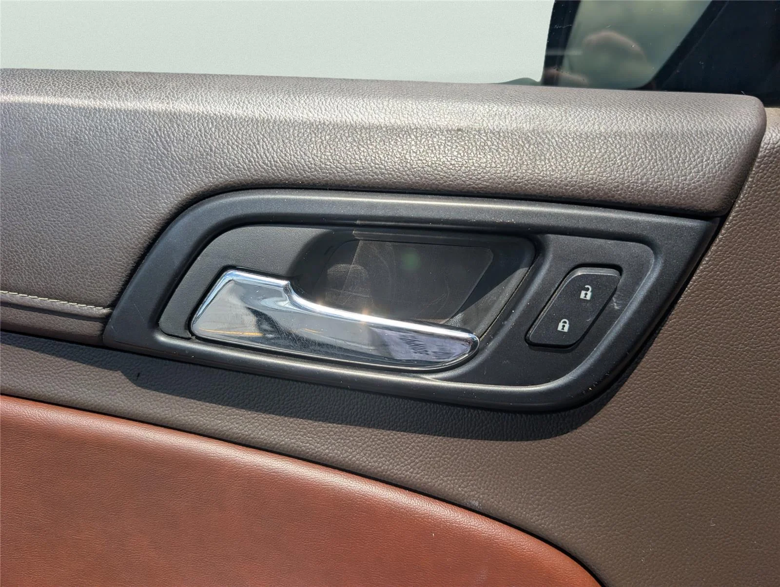 Used 2016 Iridescent Pearl Tricoat Chevrolet LTZ image 20