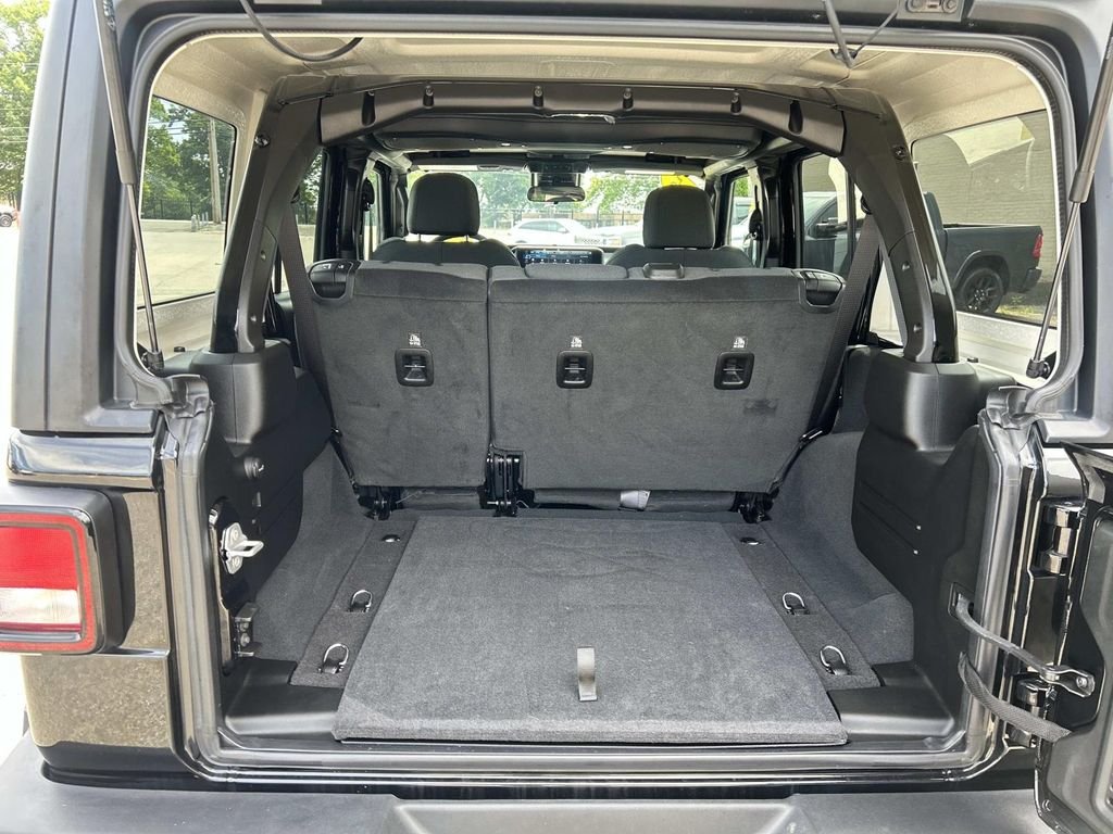 Used 2025 Black Jeep Sport S image 11