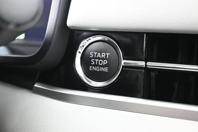 Used 2025 Cosmic Blue Met Mitsubishi SE image 19