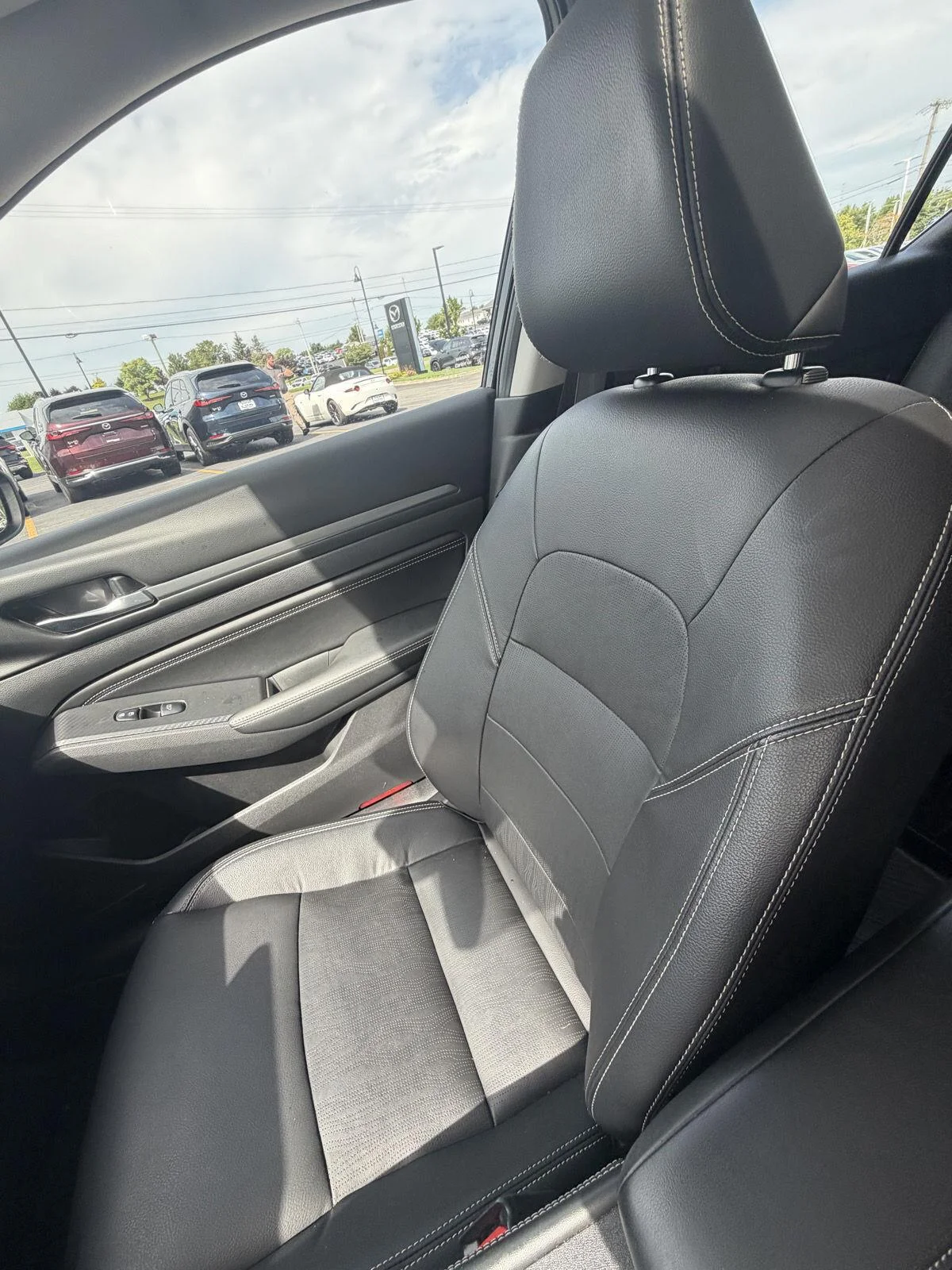 Used 2019 Super Black Nissan 2.5 SL image 22