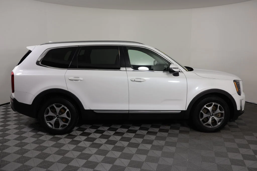 Used 2020 Snow White Pearl Kia EX image 9