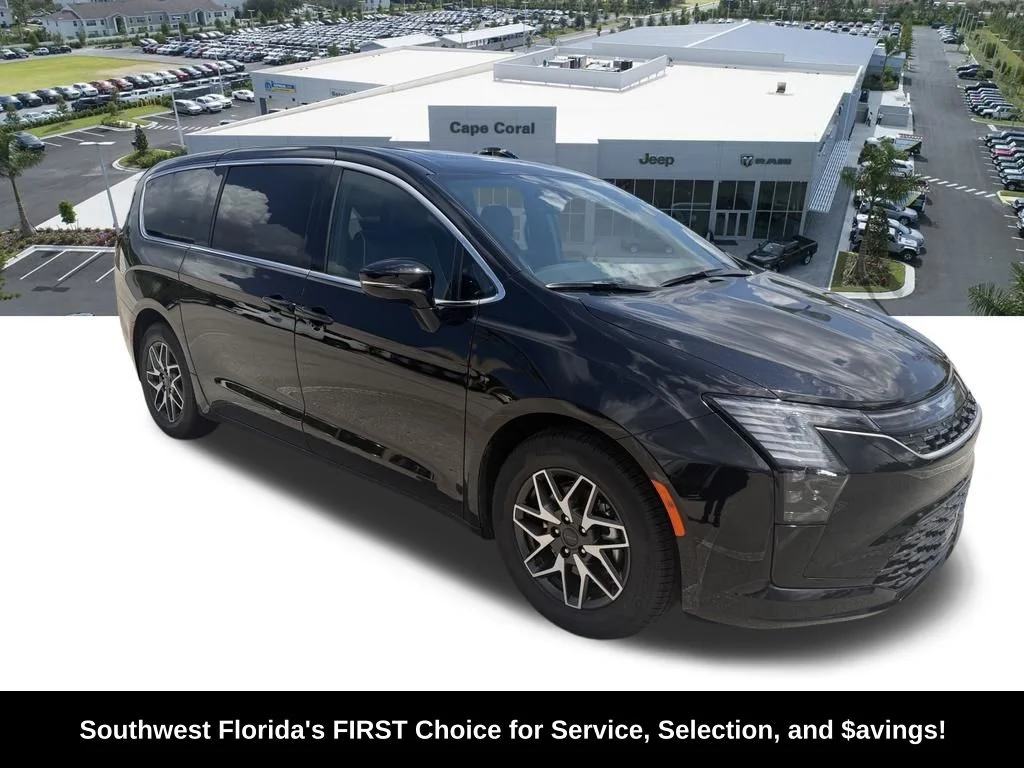 New 2027 Diamond Black Crystal Pearl-Coat Exterior Paint Chrysler Limited image 28