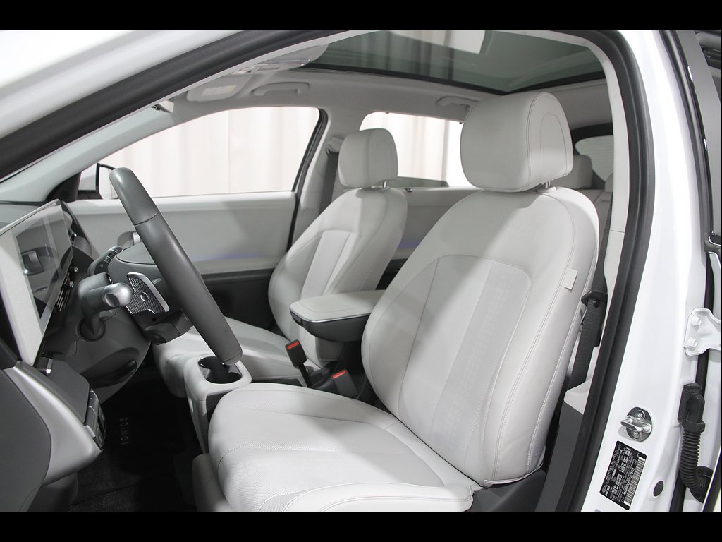 Certified Used 2024 Atlas White Hyundai Limited image 5