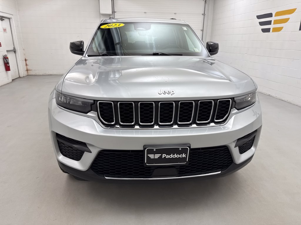 Used 2023 Silver Jeep Laredo image 8