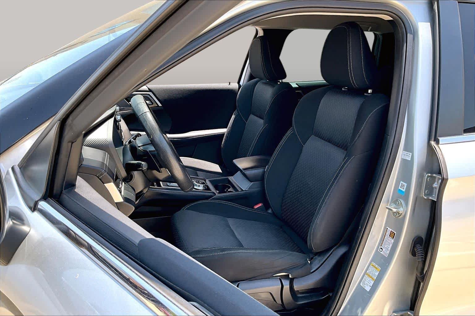 Pre-Owned 2023 Mitsubishi Outlander ES