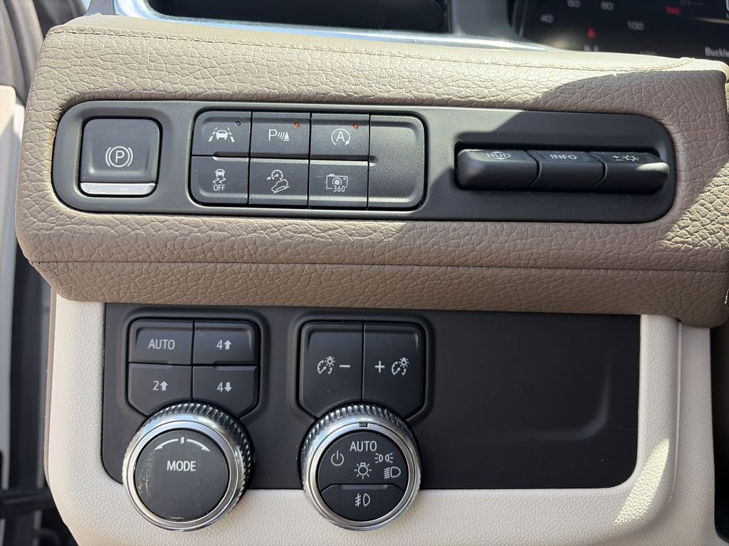 Used 2023 White GMC Denali image 21
