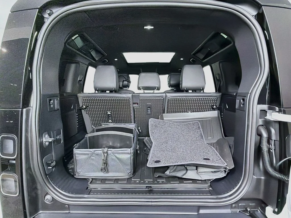 New 2026 Fuji White Land Rover X-Dynamic SE image 28