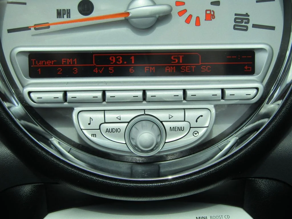 Used 2010 Pepper White MINI Base image 30