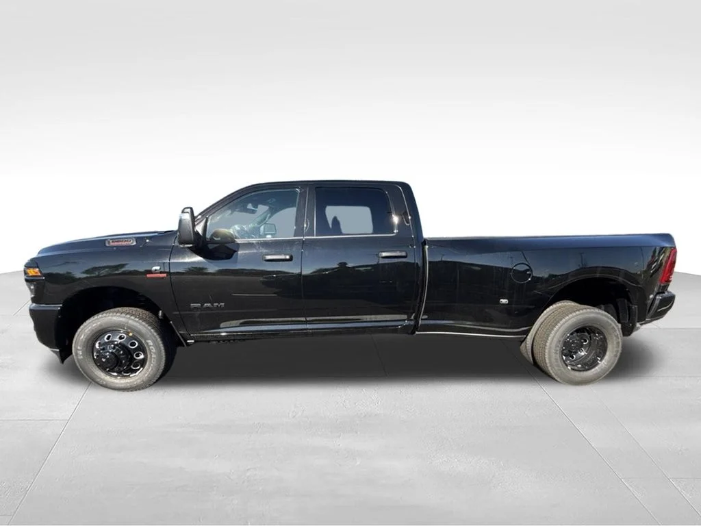 New 2027 Diamond Black Crystal Pearlcoat RAM BIG HORN image 6