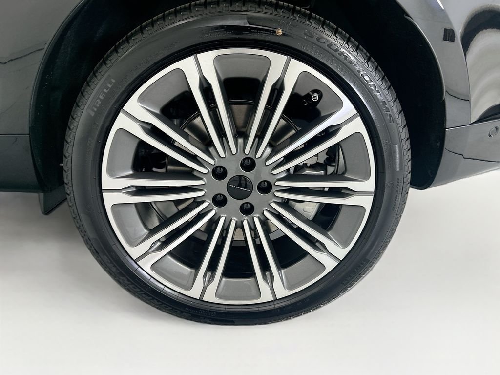 New 2026 Santorini Black Land Rover SE image 30