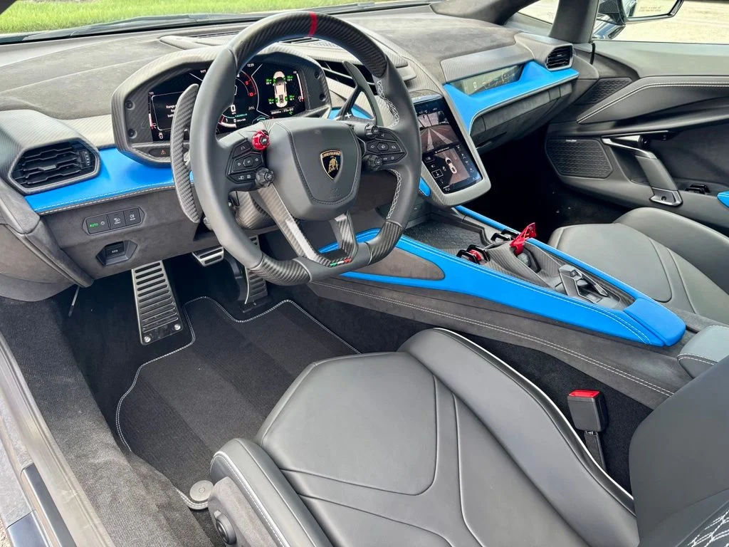New 2026 Grigio Lamborghini Base image 8