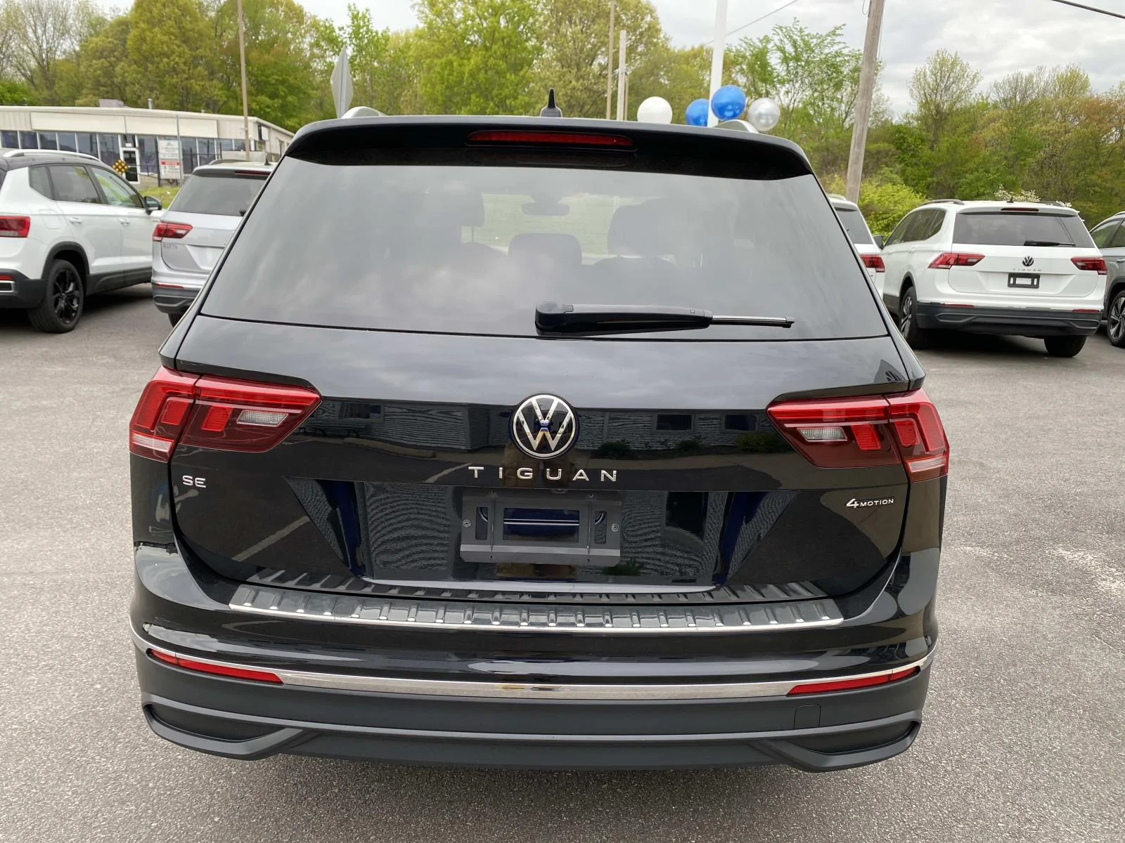 Certified Used 2023 Deep Black Pearl Volkswagen 2.0T SE 4MOTION image 4