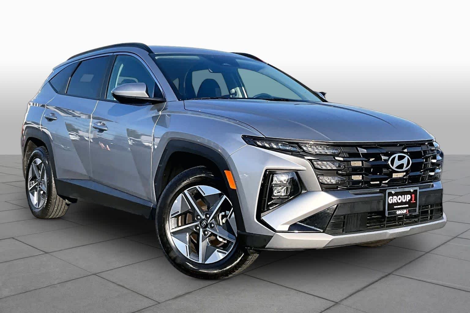 Used 2025 Shimmering Silver Hyundai SEL image 3