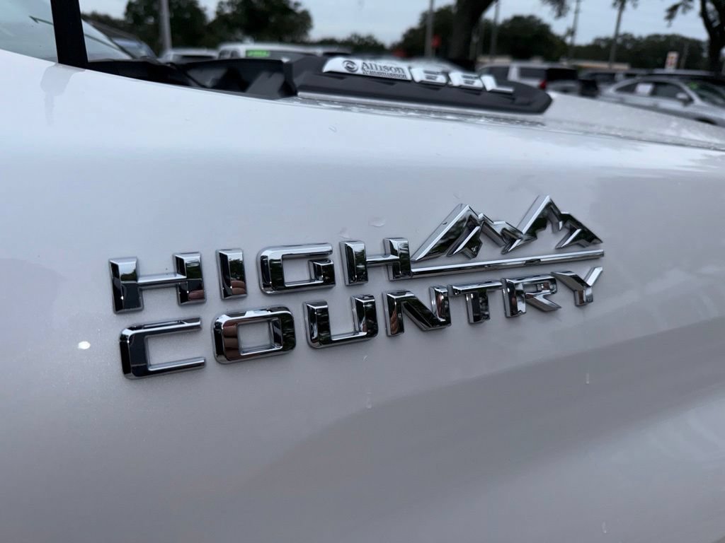 Used 2025 Iridescent Pearl Tricoat Chevrolet High Country DRW image 19