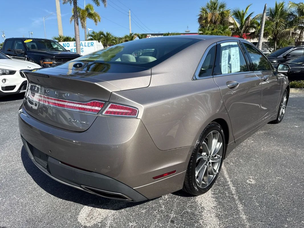 Used 2019  Lincoln Reserve I image 6