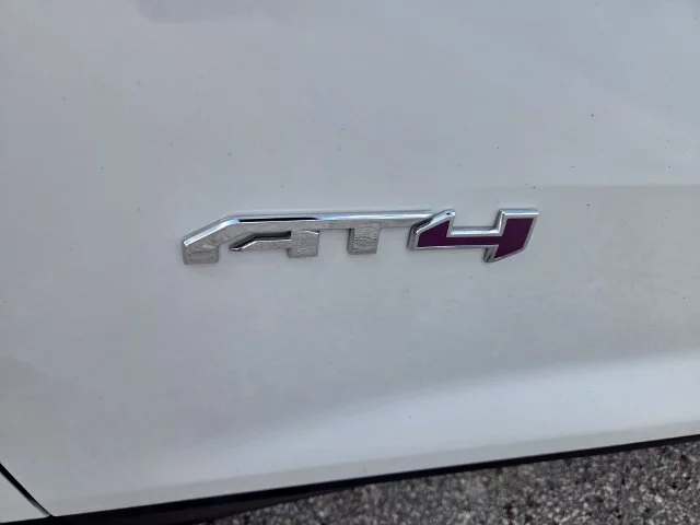 Used 2024 White GMC AT4 image 3