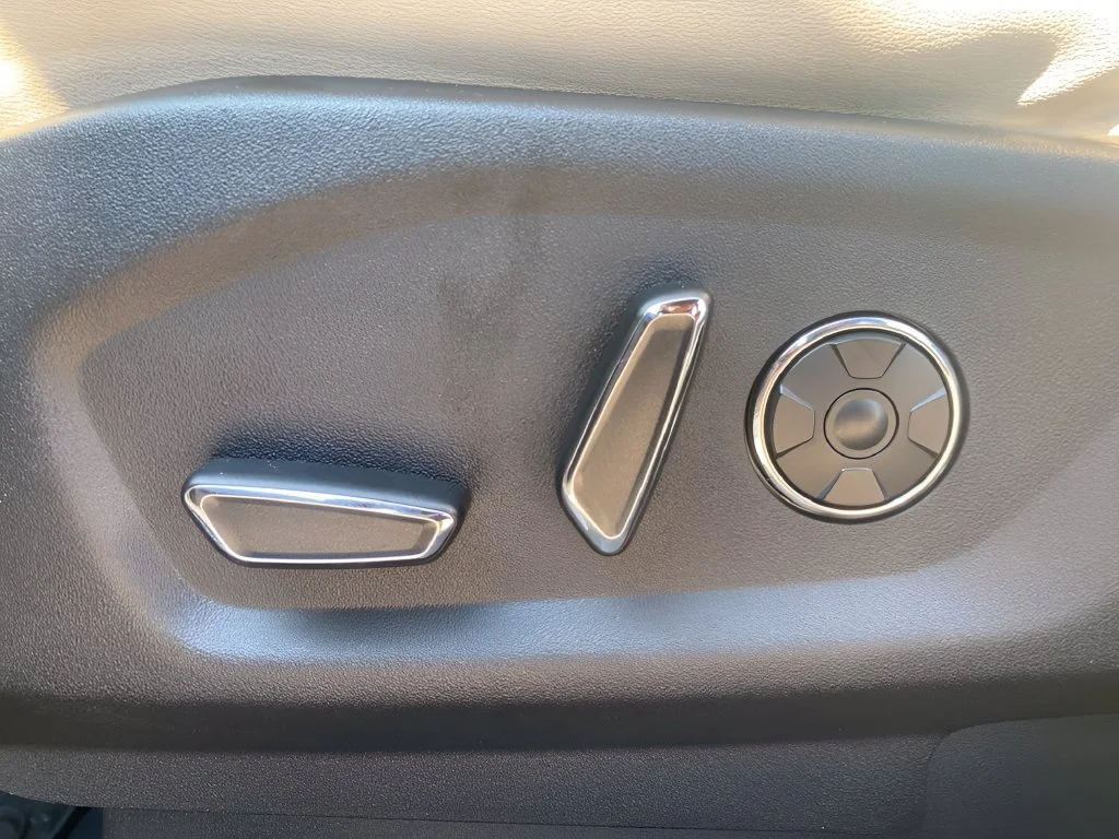 Used 2017 White Ford Platinum image 11