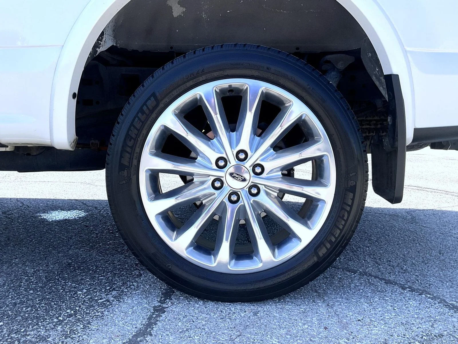 Used 2018 White Ford Limited image 23