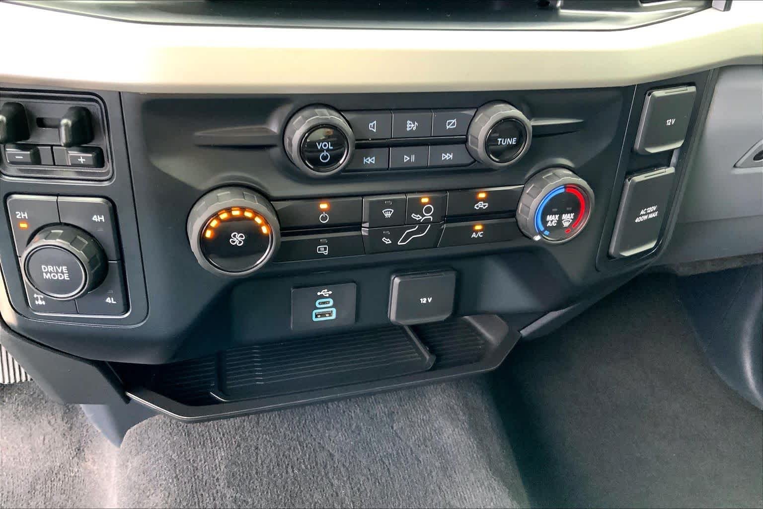 Used 2023 Agate Black Metallic Ford XLT image 26