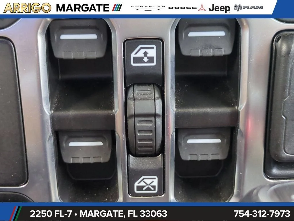 Used 2025 Granite Crystal Metallic Clearcoat Jeep Sahara image 25