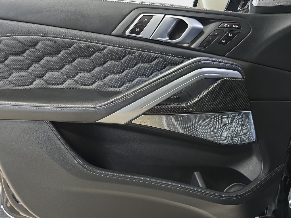 Used 2021 Black Sapphire Metallic BMW  image 27