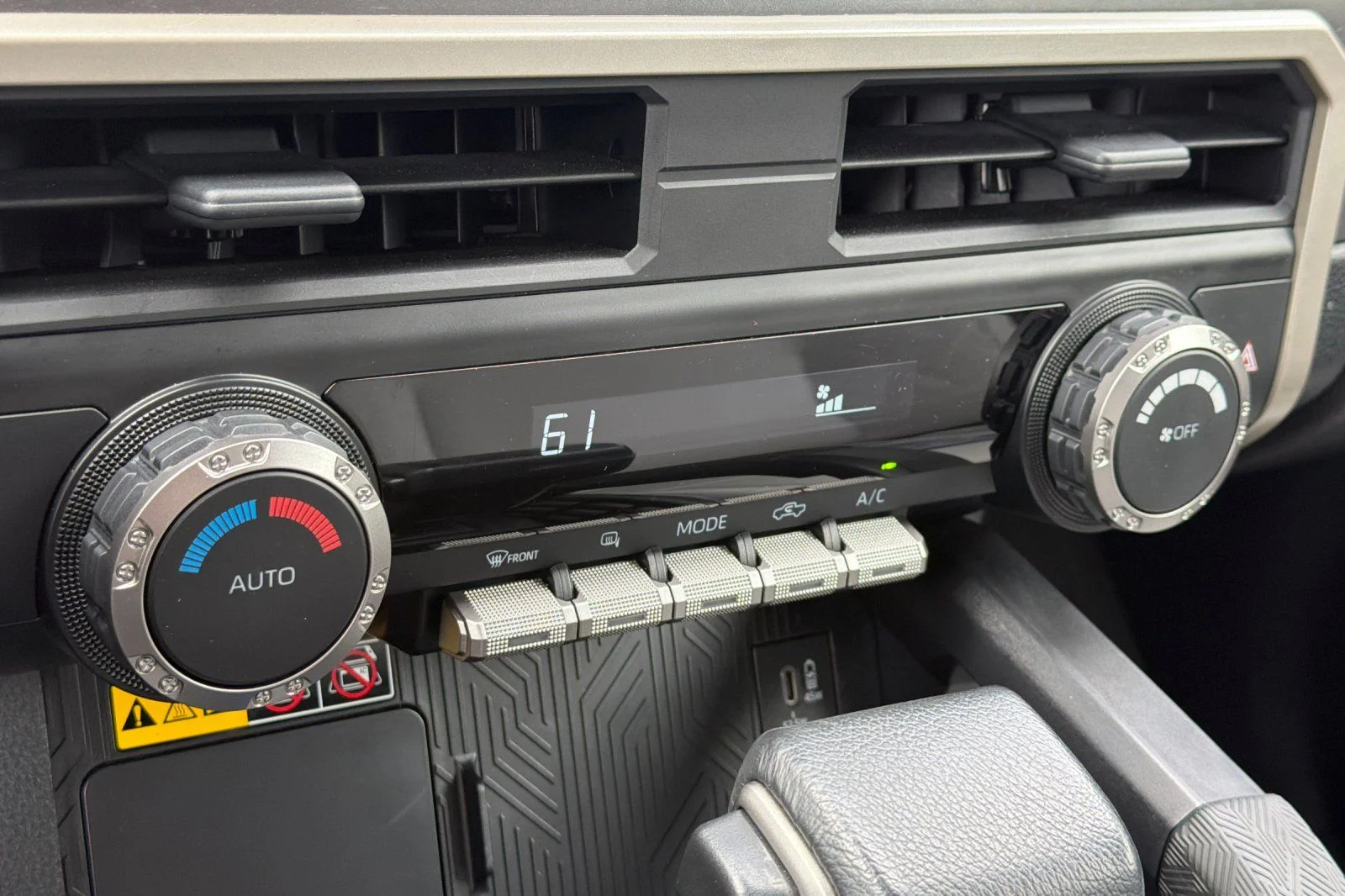 Used 2024  Toyota SR5 image 24
