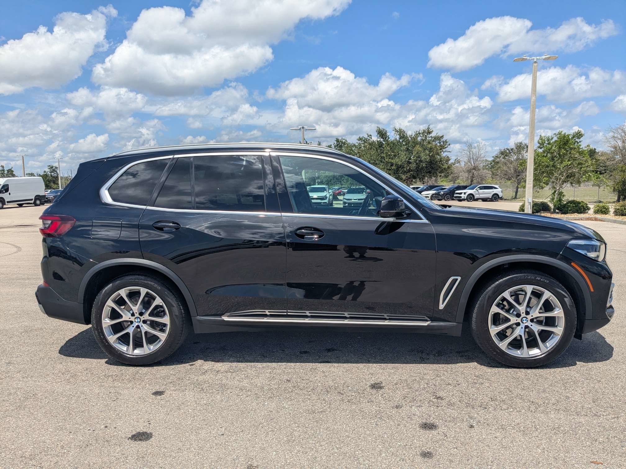 Used 2023 Jet Black BMW sDrive40i image 4