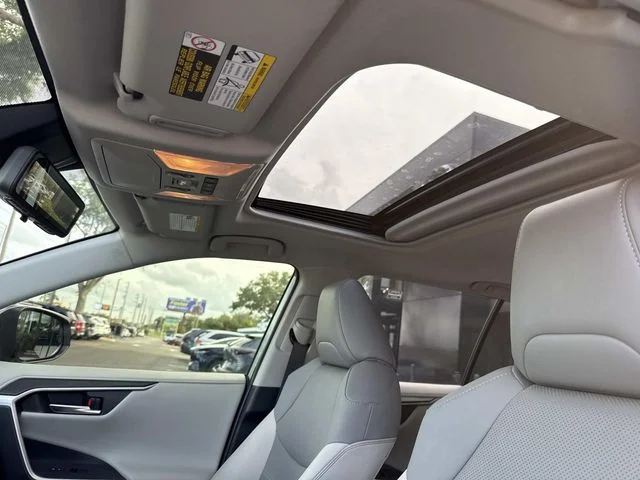 Used 2019  Toyota Limited image 28