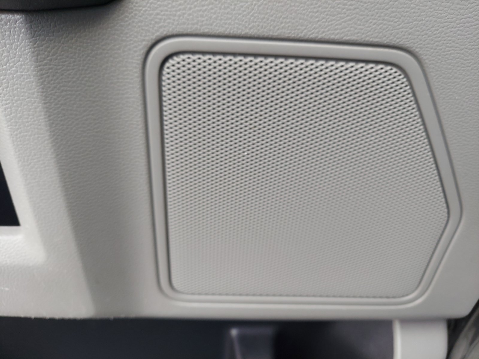 Used 2018 Magnetic Metallic Ford XL image 25