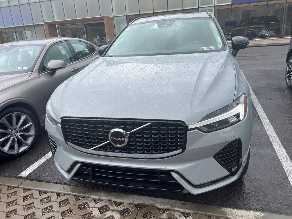 2024 Volvo XC60 T8 Ultimate Dark Theme AWD's photo