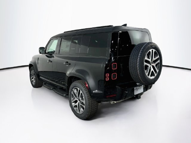 New 2026 Black Land Rover X-Dynamic SE image 7