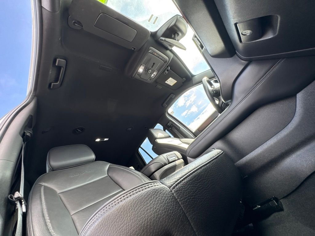 Used 2025 White GMC Denali image 28