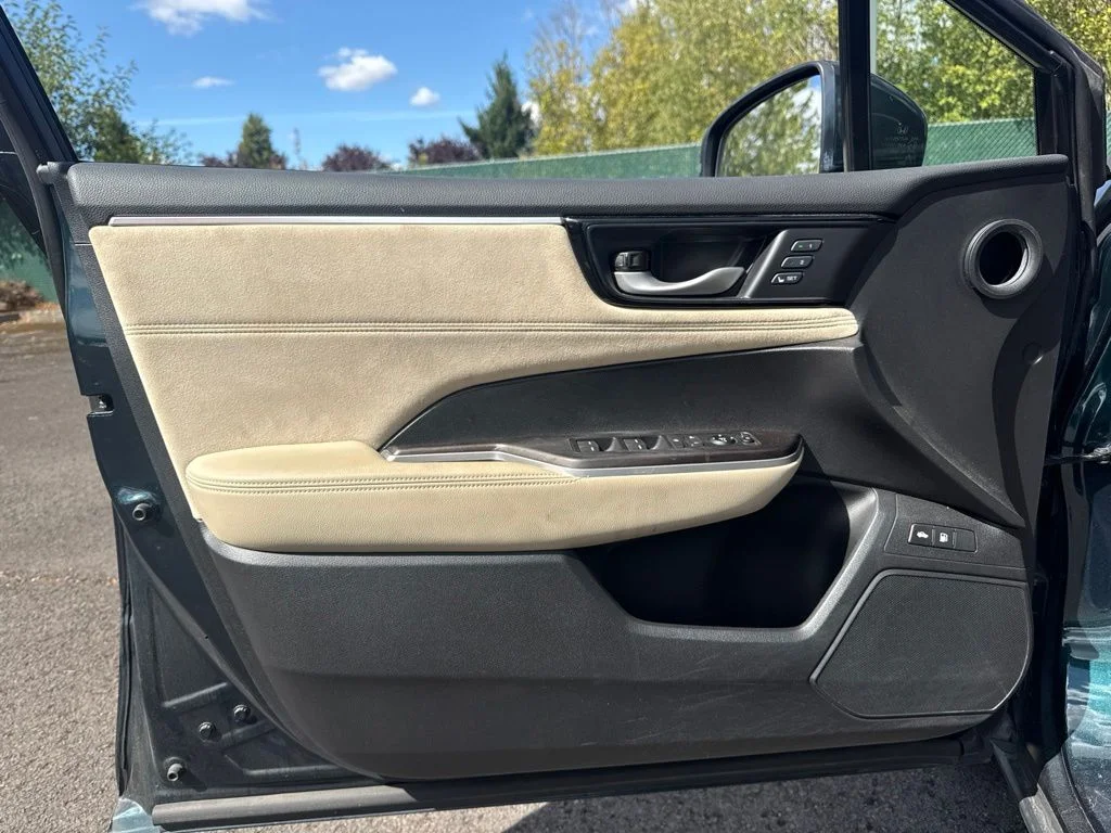 Used 2018 Moonlit Forest Pearl Honda Touring image 18