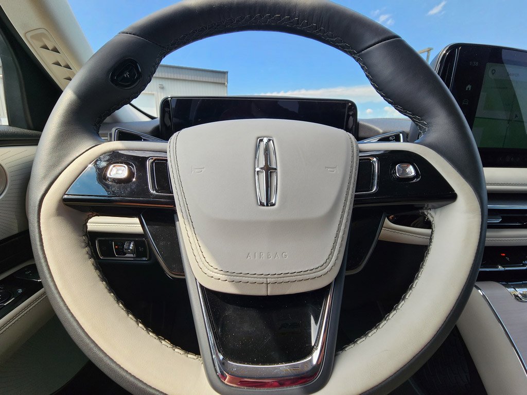 Used 2026 Pristine White Metallic Tri-Coat Lincoln Reserve image 38