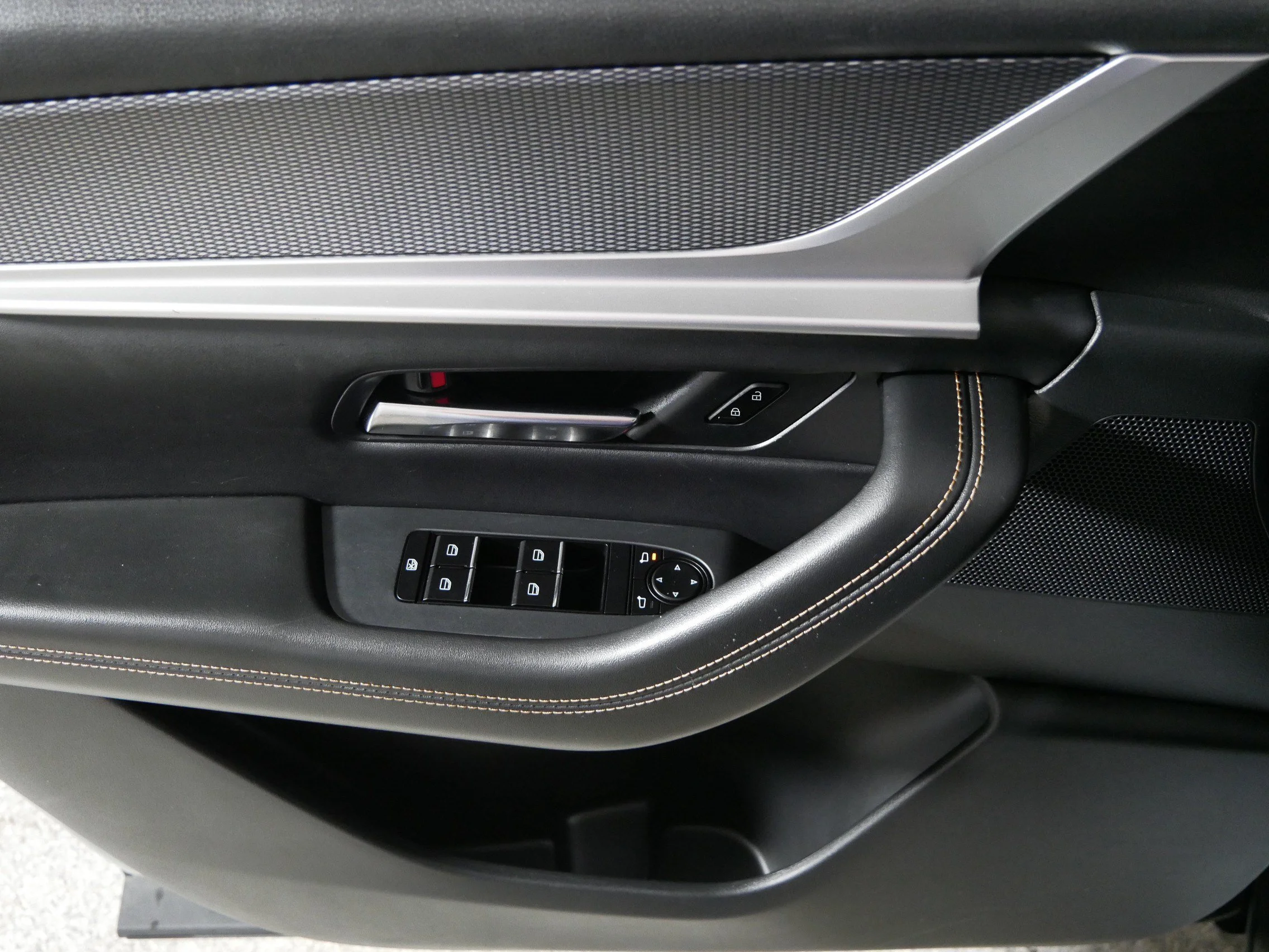 Used 2024 Sonic Silver Mazda 3.3 Turbo Premium image 19