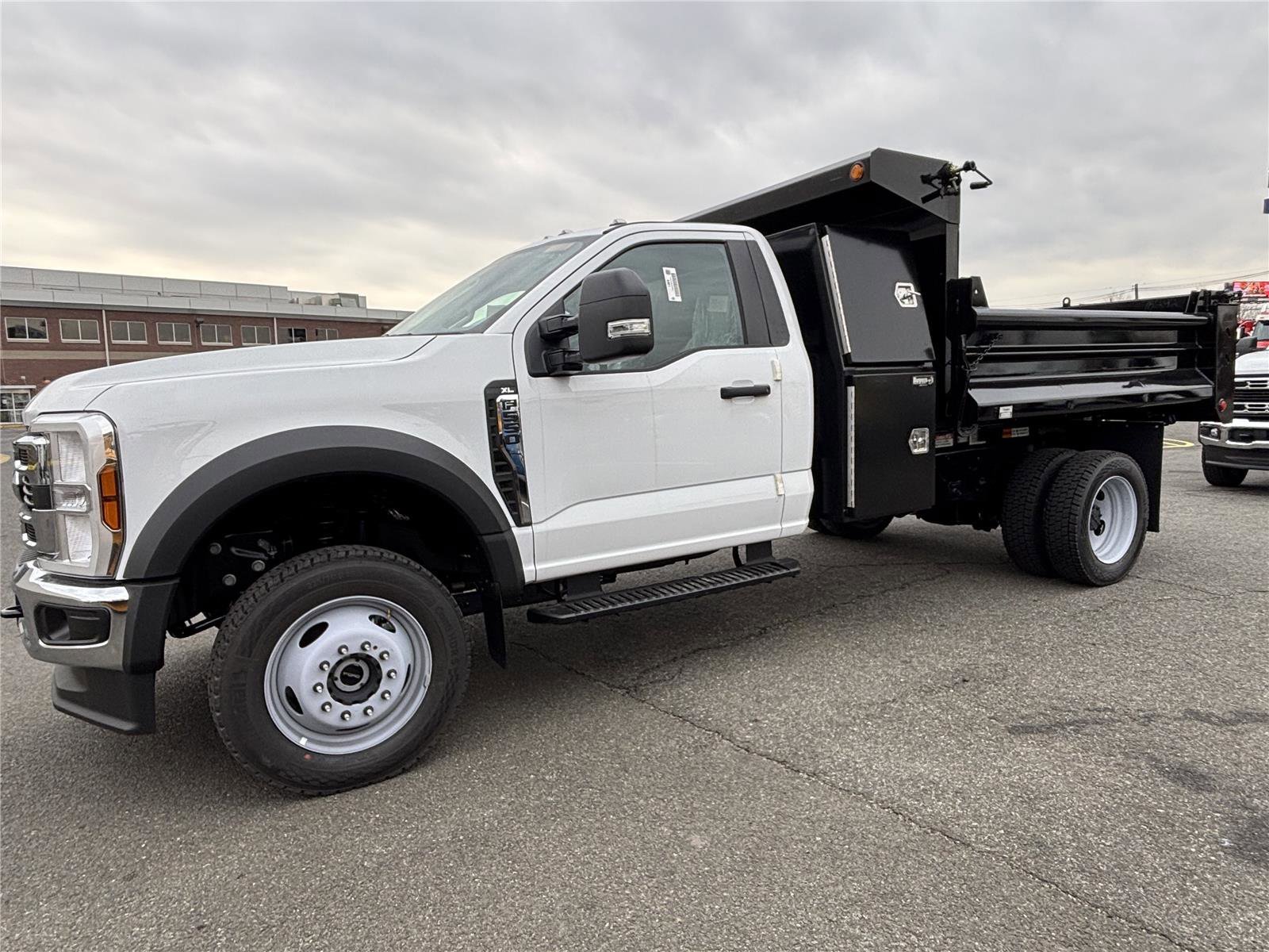 2025 Ford F-550 Super Duty Chassis Cab XL - Photo 6