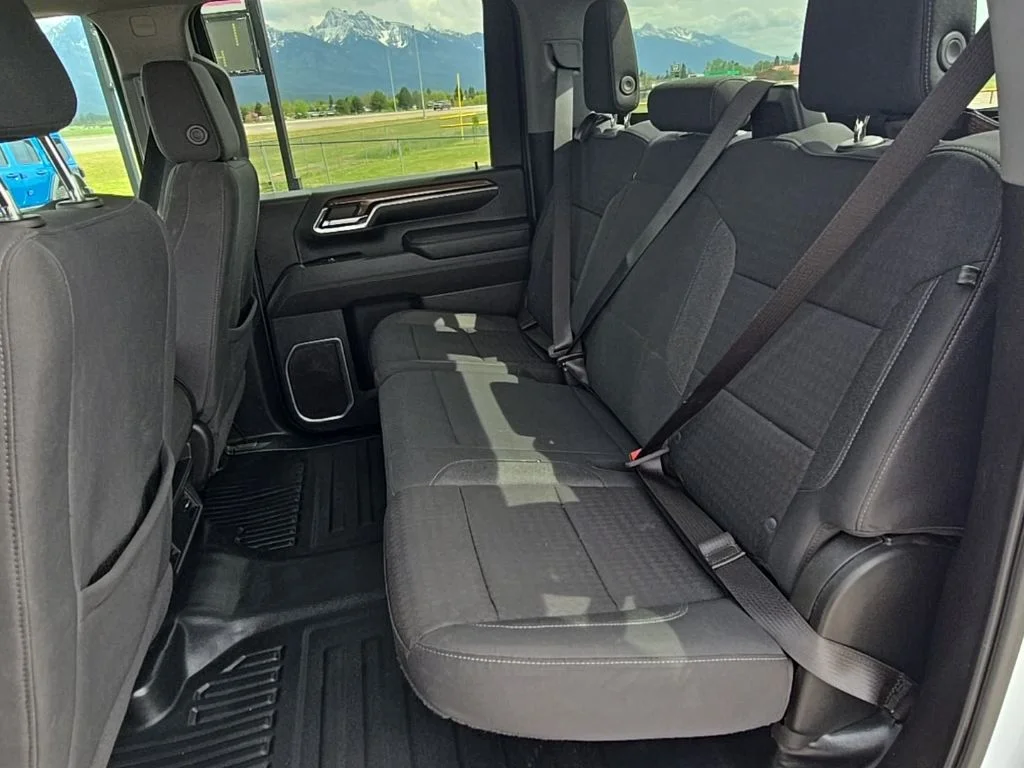 Used 2024 Summit White Chevrolet LT image 19