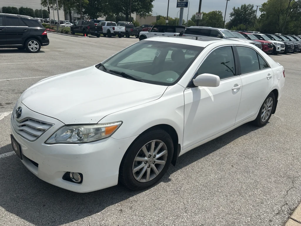 Used 2011 Super White Toyota XLE image 2