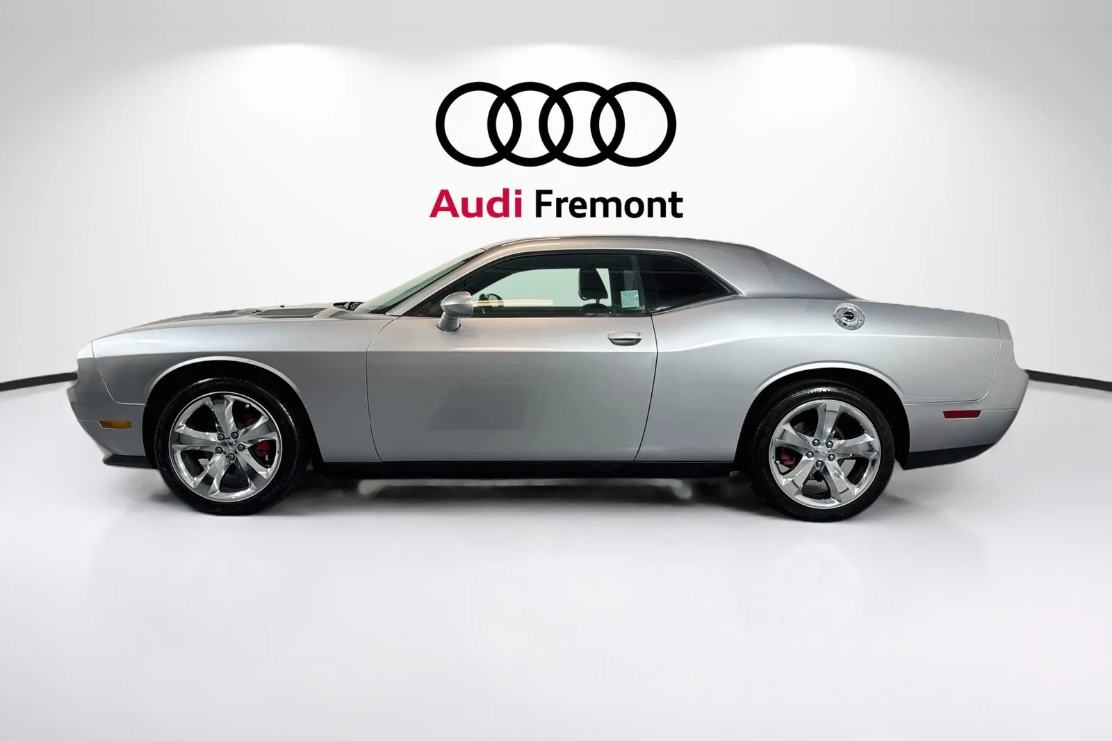 Used 2011 Billet Metallic Dodge  image 1