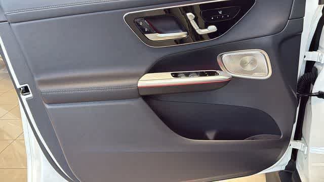Used 2025 Polar White Mercedes-Benz GLC 350e image 15