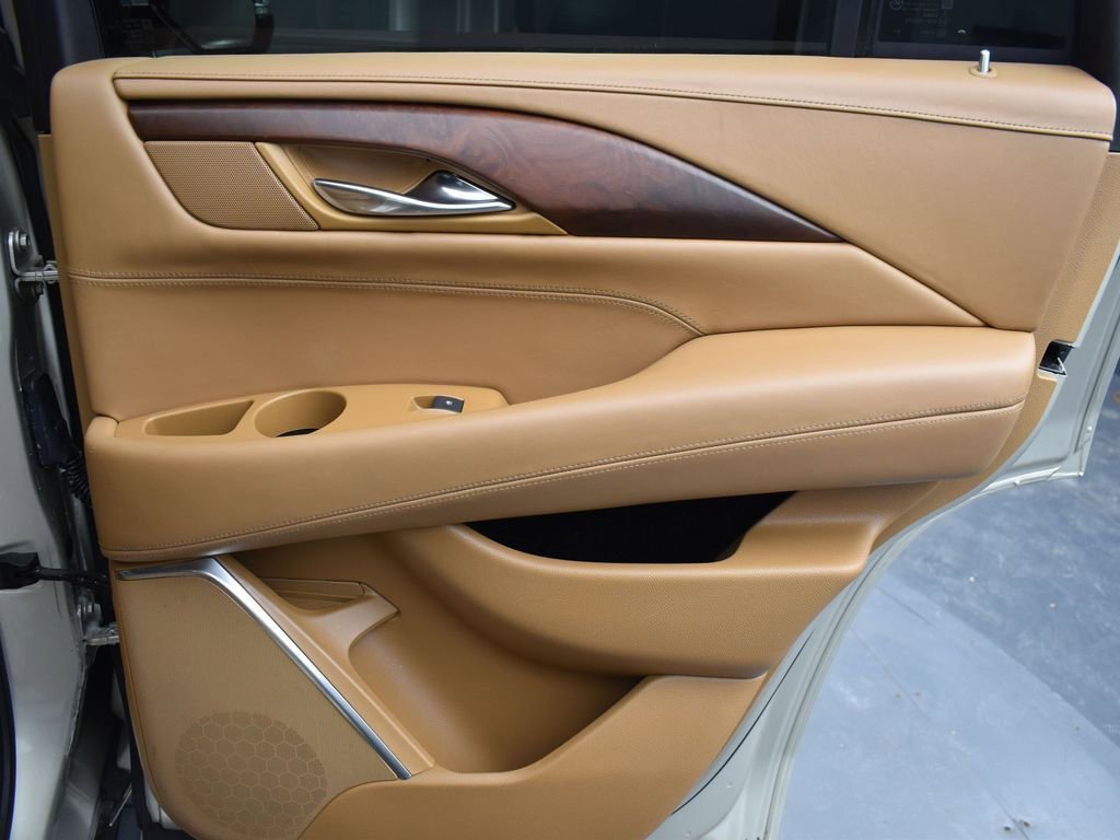 2017 CADILLAC ESCALADE - Image 32