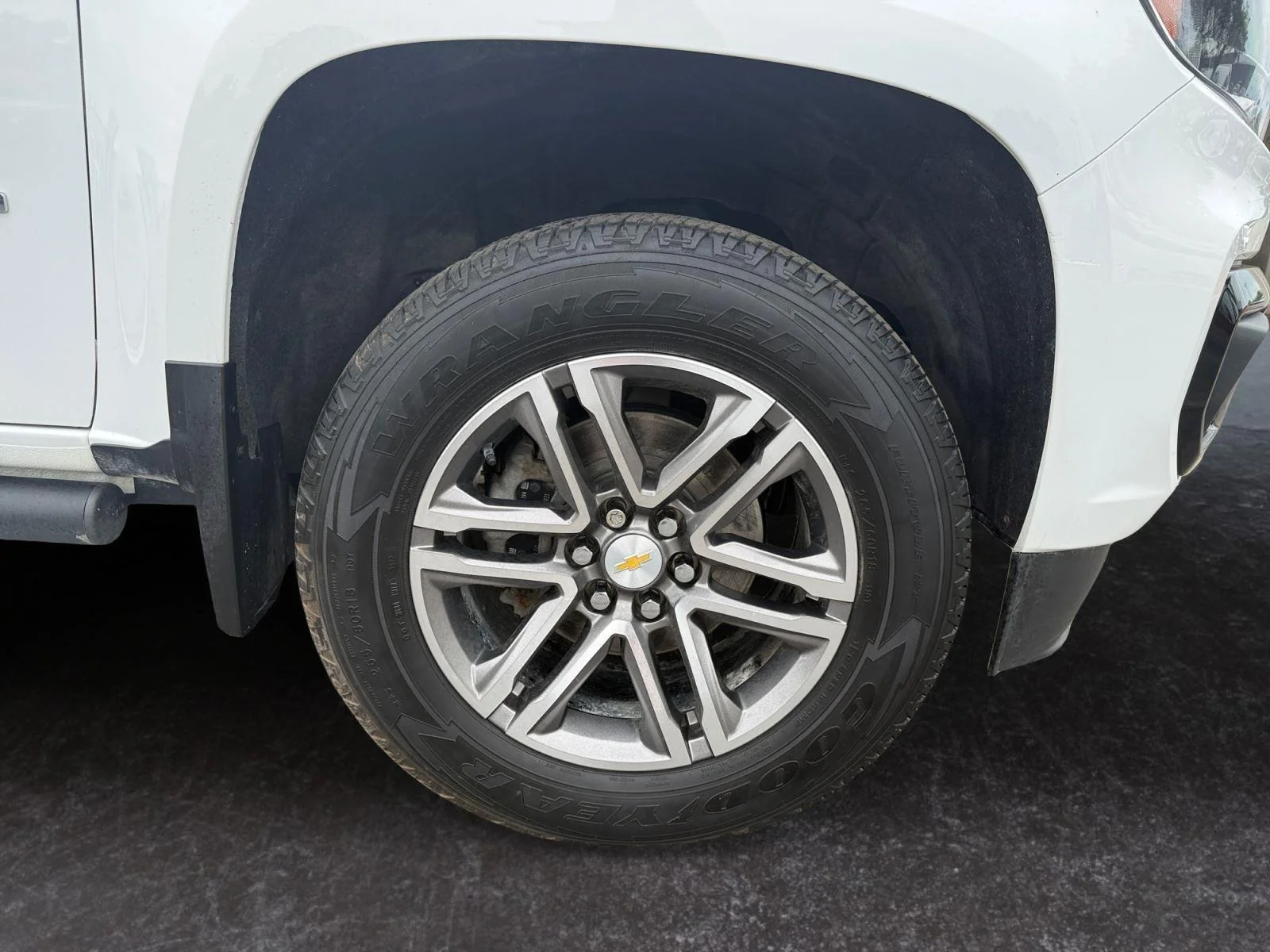 Used 2022 Summit White Chevrolet WT image 27
