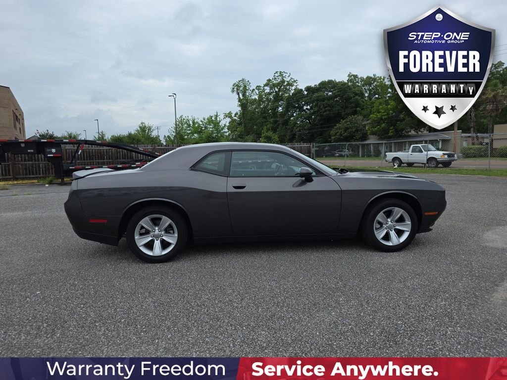 Used 2023 Gray Dodge SXT image 8
