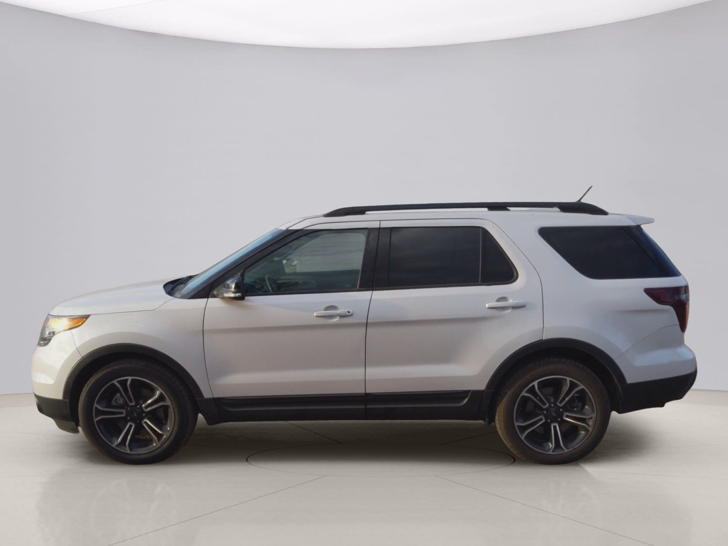Used 2015 White Ford SPORT image 2