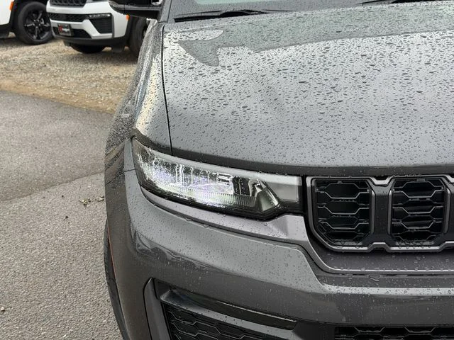 New 2026 Baltic Gray Metallic Clear-Coat Exterior Paint Jeep Limited image 5